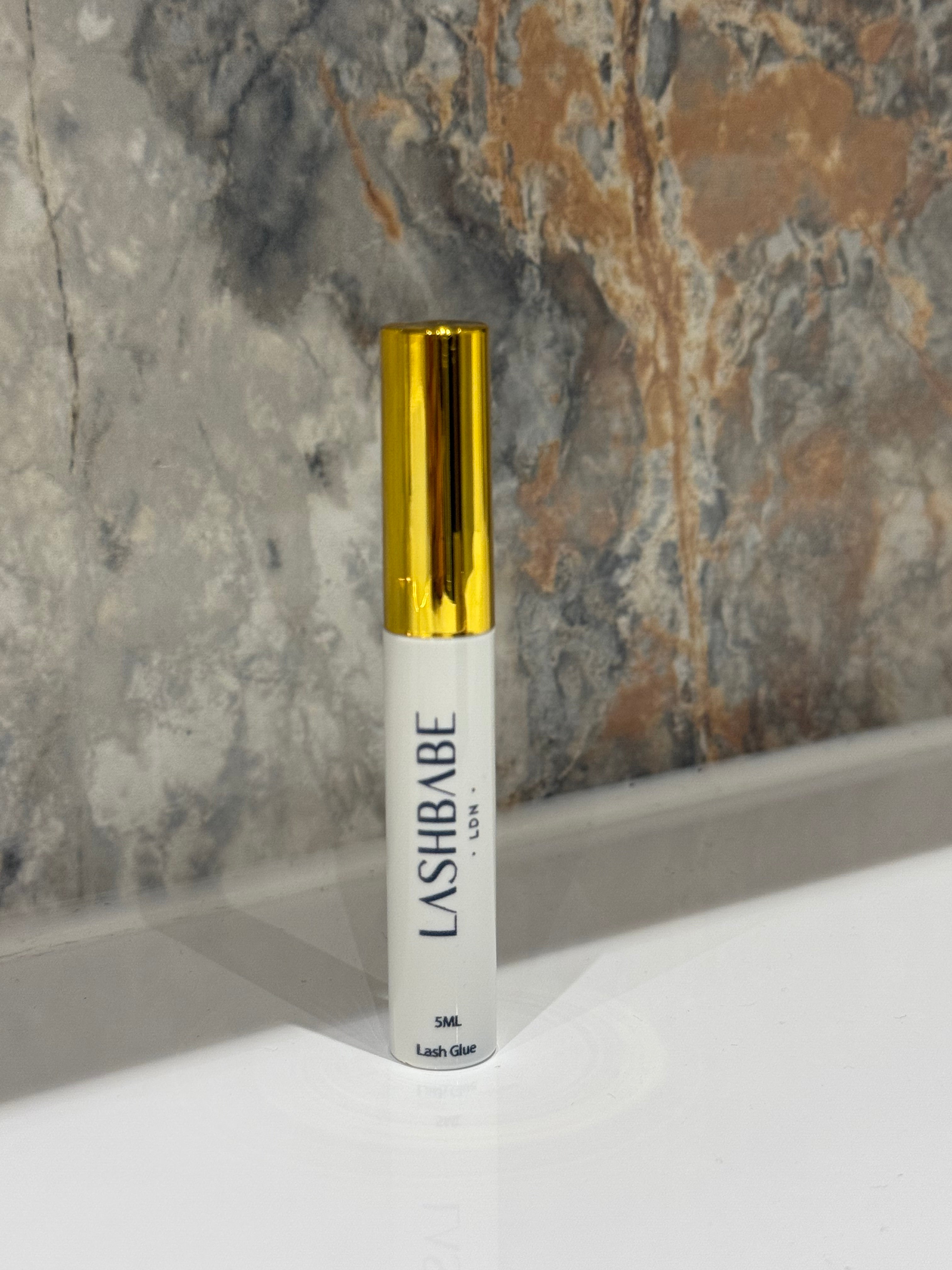 Waterproof Lash Glue – Gentle Formula for Sensitive Eyes