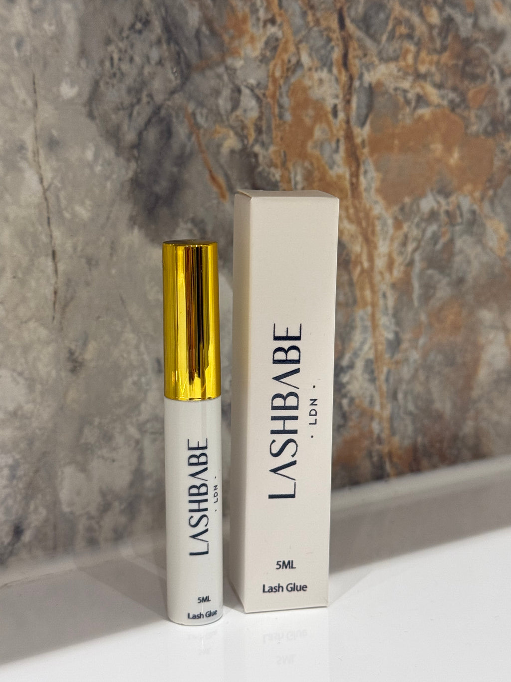 Waterproof Lash Glue – Gentle Formula for Sensitive Eyes